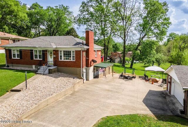 1082 Forrest View Dr, Louisville, KY 40219