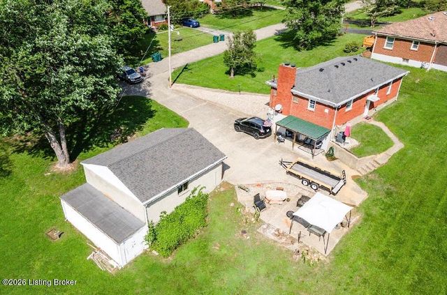 1082 Forrest View Dr, Louisville, KY 40219