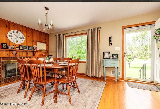 1082 Forrest View Dr, Louisville, KY 40219