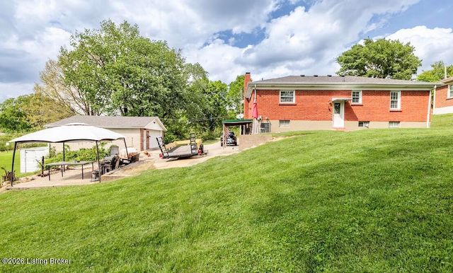 1082 Forrest View Dr, Louisville, KY 40219