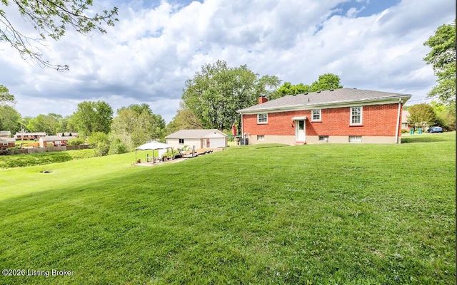 1082 Forrest View Dr, Louisville, KY 40219