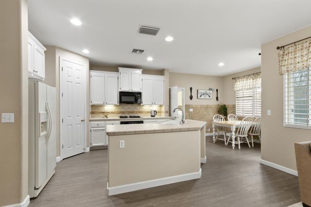 8312 Cabochon Way, Sacramento, CA 95829