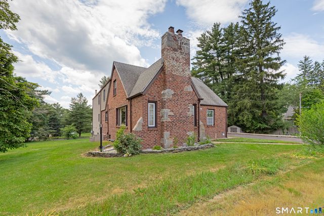 816 Woodruff Road, Orange, CT 06477