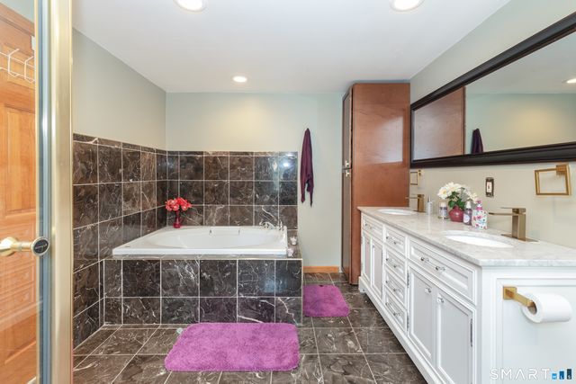 816 Woodruff Road, Orange, CT 06477