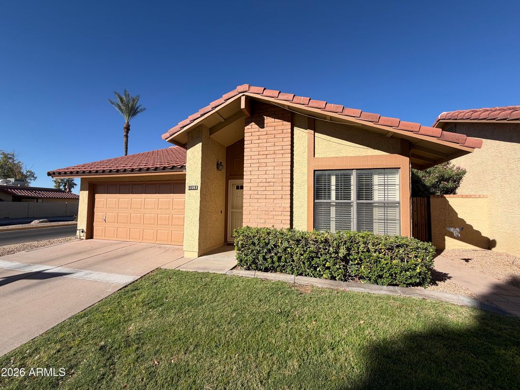 12282 S SHOSHONI Drive, Phoenix, AZ 85044 — photo 2