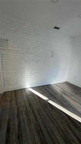 326 NW 97th St 326, Miami, FL 33150