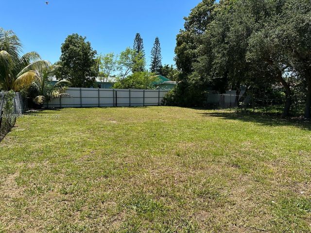 326 NW 97th St 326, Miami, FL 33150