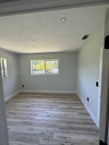 326 NW 97th St 326, Miami, FL 33150