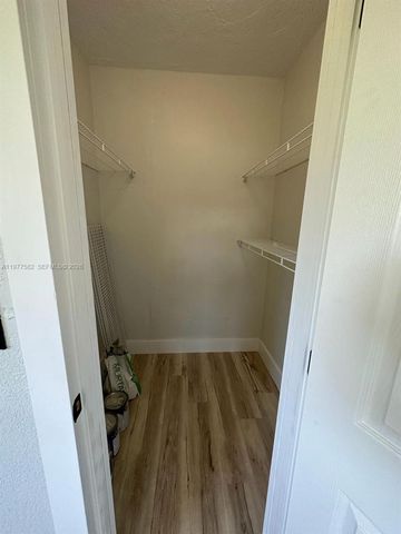 326 NW 97th St 326, Miami, FL 33150