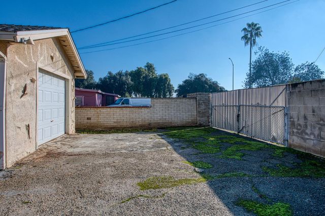 148 E Eden Avenue, Fresno, CA 93706