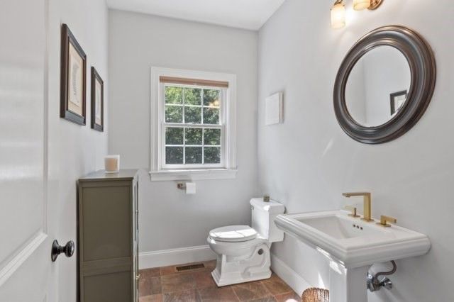 25 Stonebridge Rd, Groveland, MA 01834