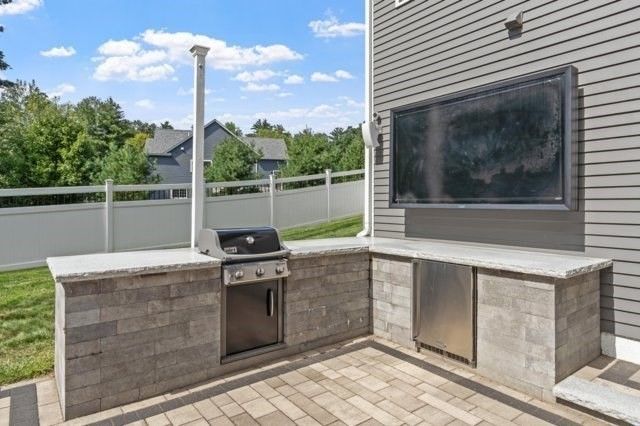 25 Stonebridge Rd, Groveland, MA 01834