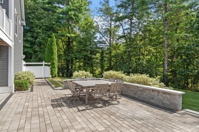 25 Stonebridge Rd, Groveland, MA 01834