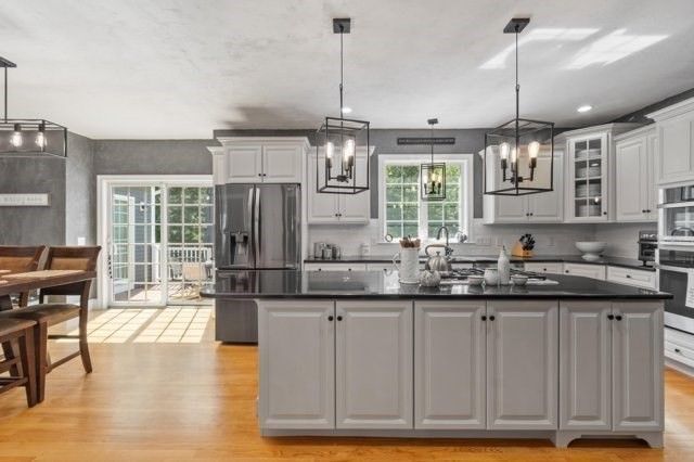 25 Stonebridge Rd, Groveland, MA 01834