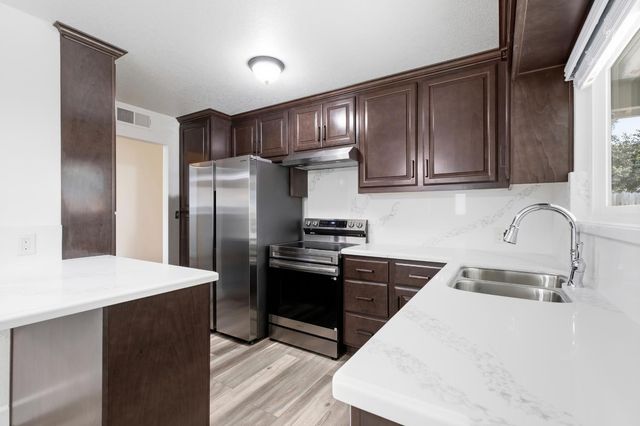 2608 Maxine Dr, Modesto, CA 95350