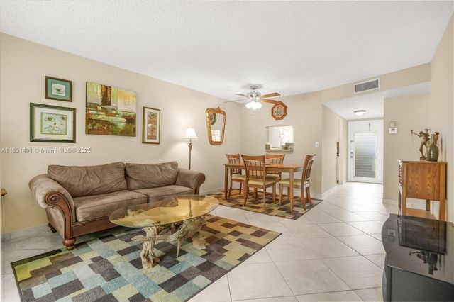 9261 Sunrise Lakes Blvd 203, Sunrise, FL 33322