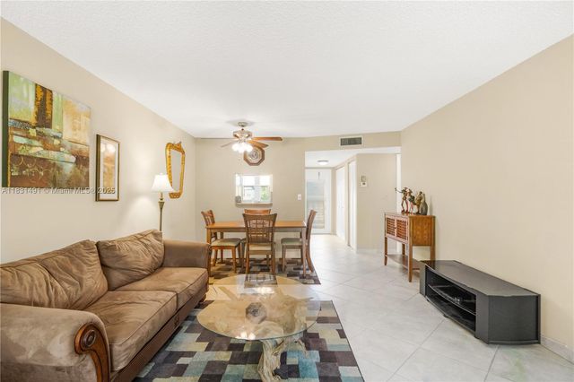 9261 Sunrise Lakes Blvd 203, Sunrise, FL 33322
