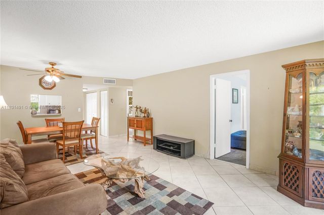 9261 Sunrise Lakes Blvd 203, Sunrise, FL 33322