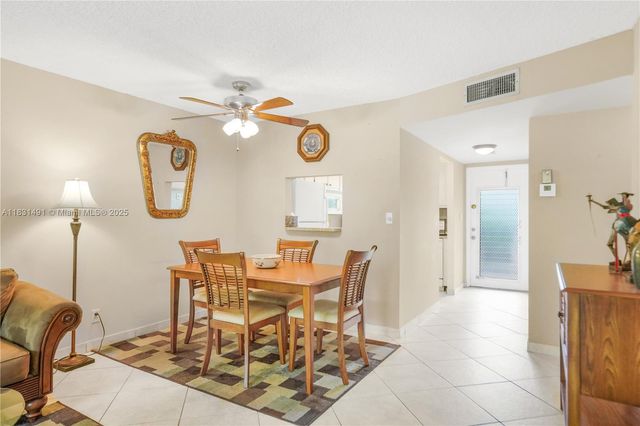 9261 Sunrise Lakes Blvd 203, Sunrise, FL 33322