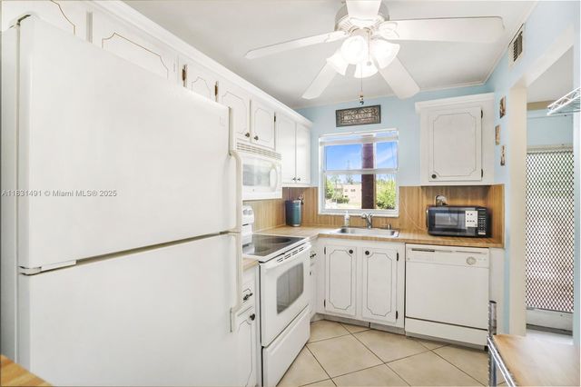 9261 Sunrise Lakes Blvd 203, Sunrise, FL 33322