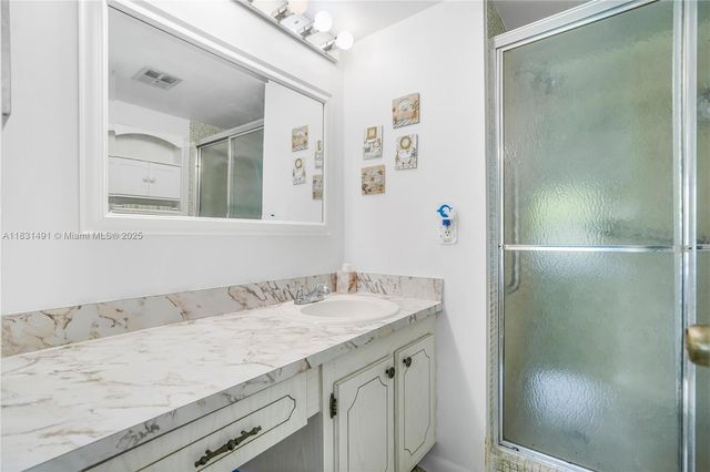 9261 Sunrise Lakes Blvd 203, Sunrise, FL 33322