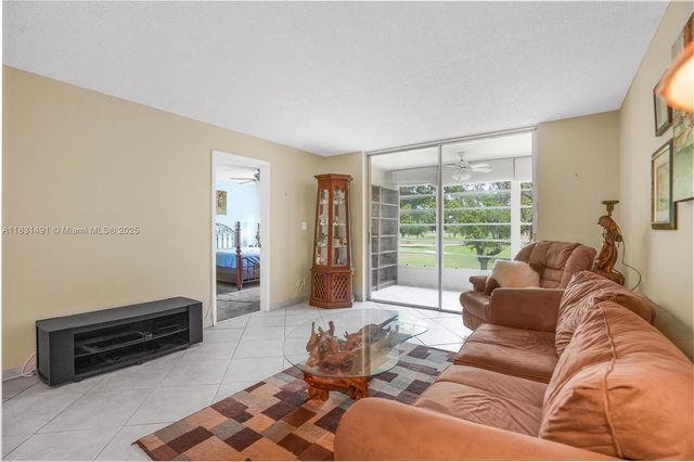 9261 Sunrise Lakes Blvd 203, Sunrise, FL 33322