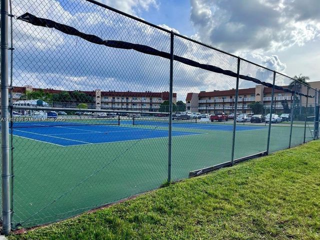 9261 Sunrise Lakes Blvd 203, Sunrise, FL 33322