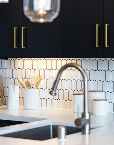 222 Broadway 712, Oakland, CA 94607