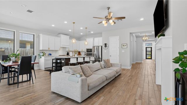 613 Meade Street, New Braunfels, TX 78132