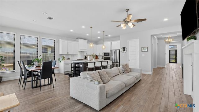 613 Meade Street, New Braunfels, TX 78132