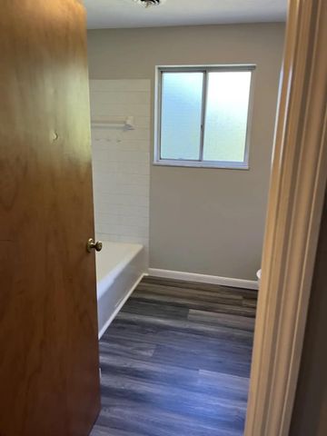 1990 Alexandria Pike, Highland Heights, KY 41076