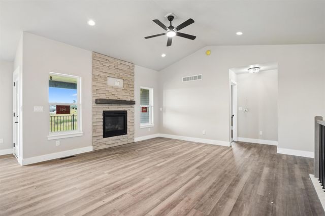 130 Moonlight Drive, Waterloo, IA 50701