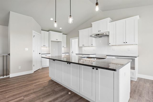 130 Moonlight Drive, Waterloo, IA 50701