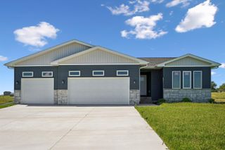 130 Moonlight Drive, Waterloo, IA 50701