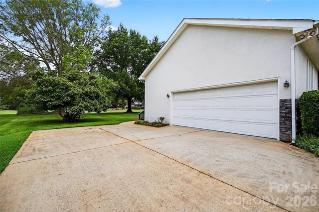 110 Old Squaw Road, Mooresville, NC 28117