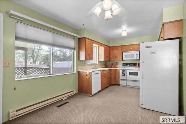 822 Crestmont Avenue, Idaho Falls, ID 83402