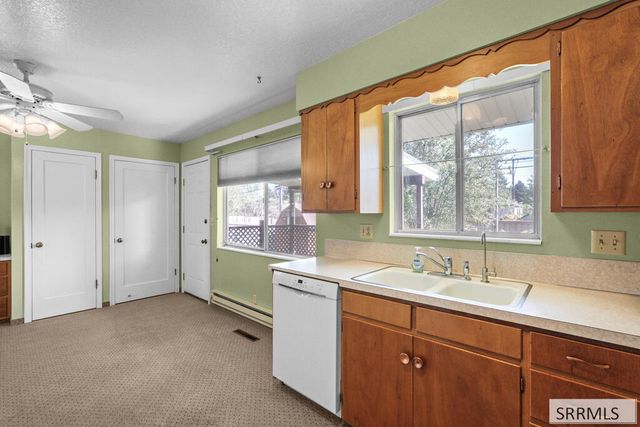 822 Crestmont Avenue, Idaho Falls, ID 83402