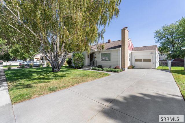 822 Crestmont Avenue, Idaho Falls, ID 83402