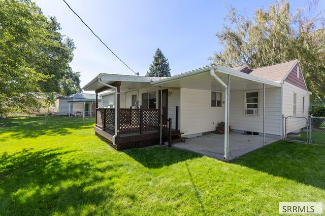 822 Crestmont Avenue, Idaho Falls, ID 83402