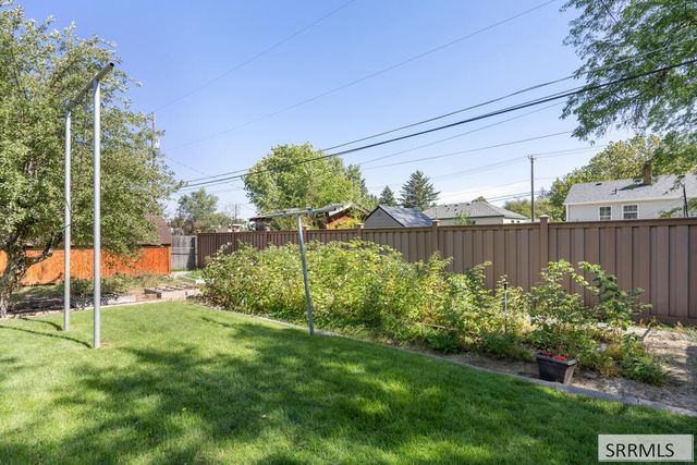 822 Crestmont Avenue, Idaho Falls, ID 83402