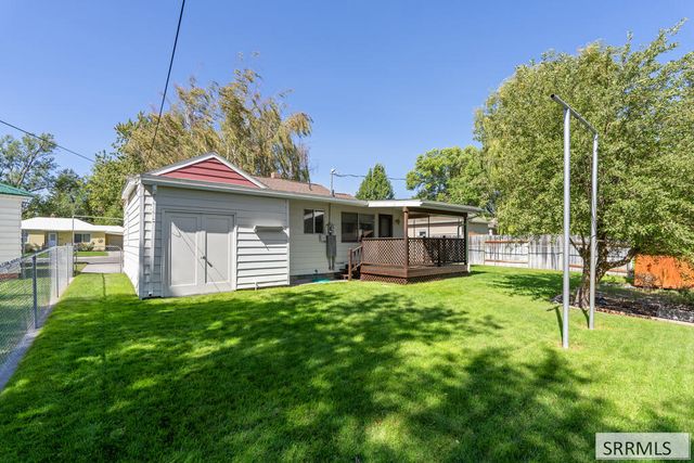 822 Crestmont Avenue, Idaho Falls, ID 83402