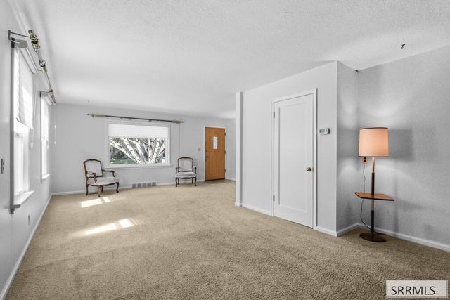 822 Crestmont Avenue, Idaho Falls, ID 83402