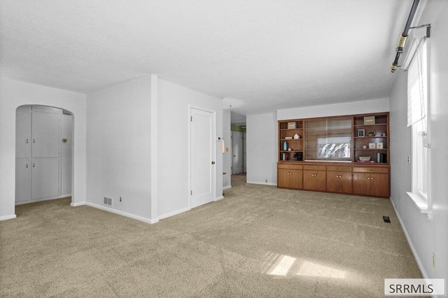 822 Crestmont Avenue, Idaho Falls, ID 83402