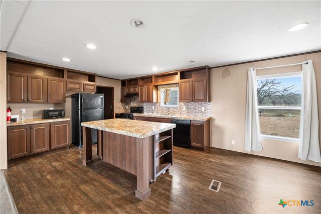 3814 New Mathis Road, Elmendorf, TX 78112