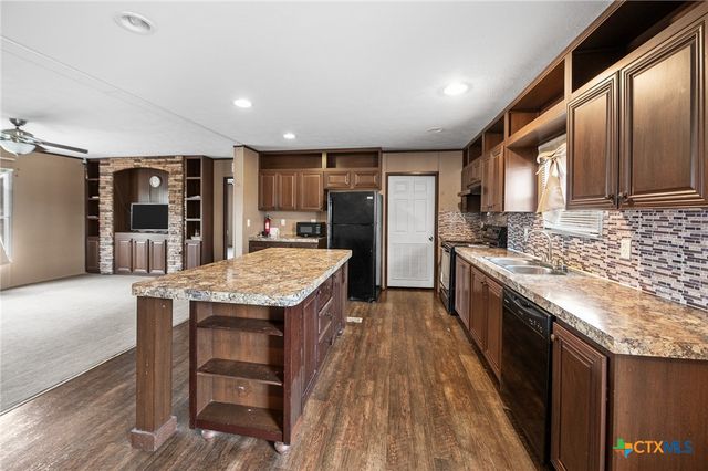 3814 New Mathis Road, Elmendorf, TX 78112