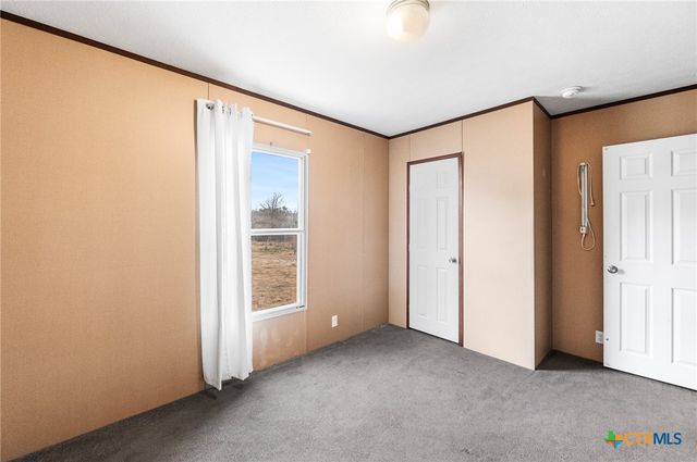 3814 New Mathis Road, Elmendorf, TX 78112