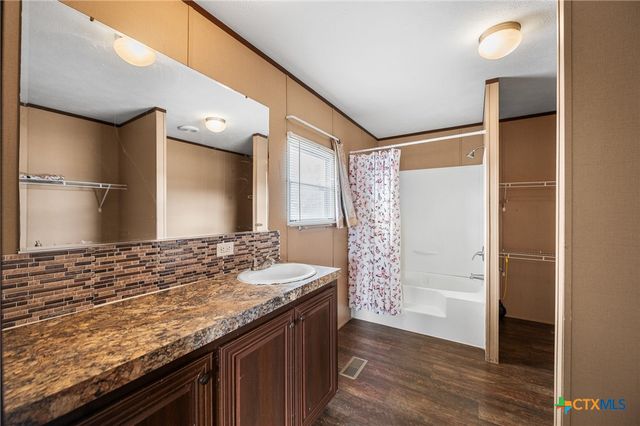 3814 New Mathis Road, Elmendorf, TX 78112