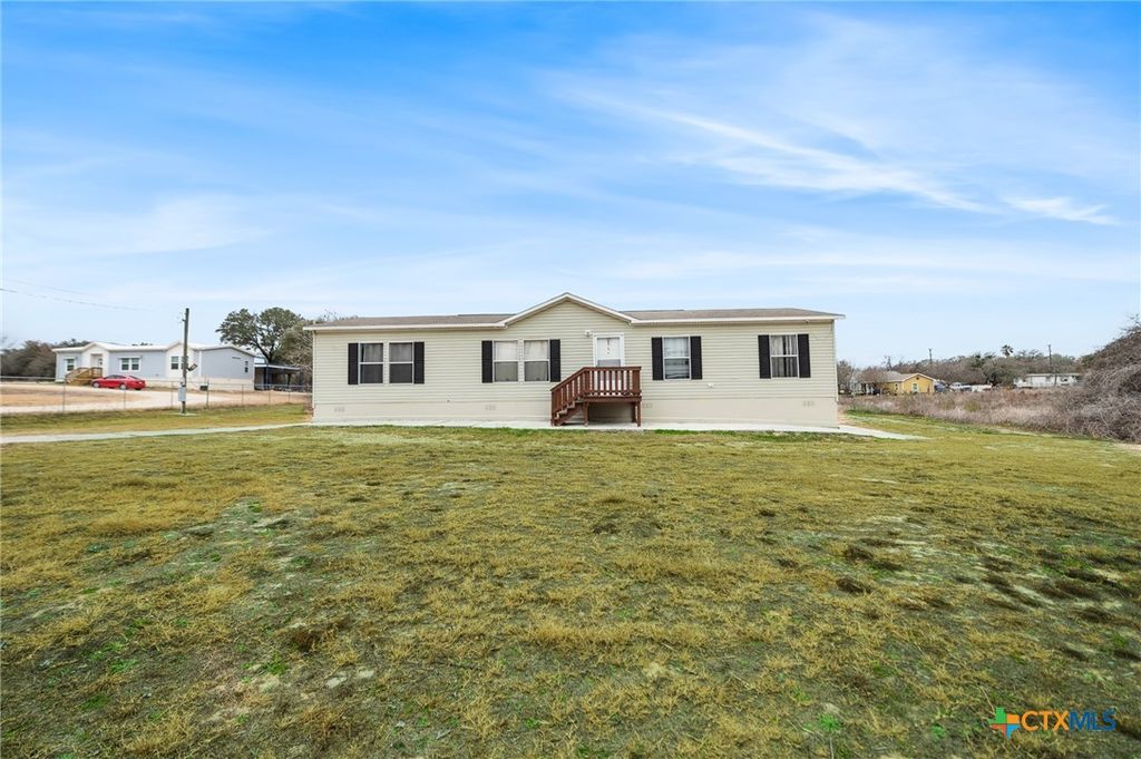 3814 New Mathis Road, Elmendorf, TX 78112