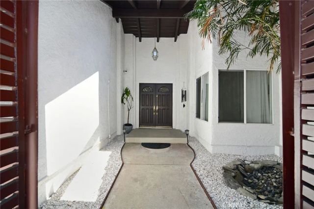19611 Rosita Street, Tarzana, CA 91356