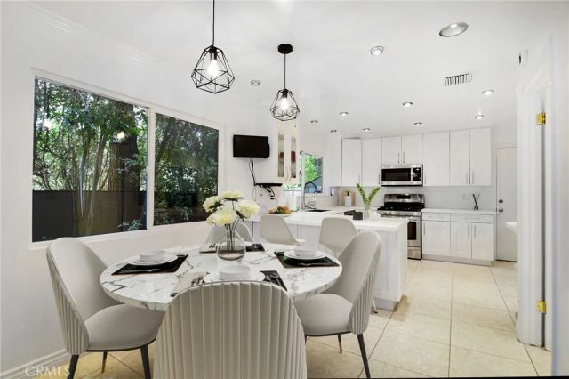 19611 Rosita Street, Tarzana, CA 91356